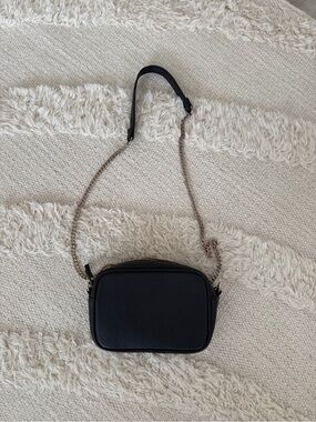 H&M Black Pebbled Crossbody Bag with Chain Strap
